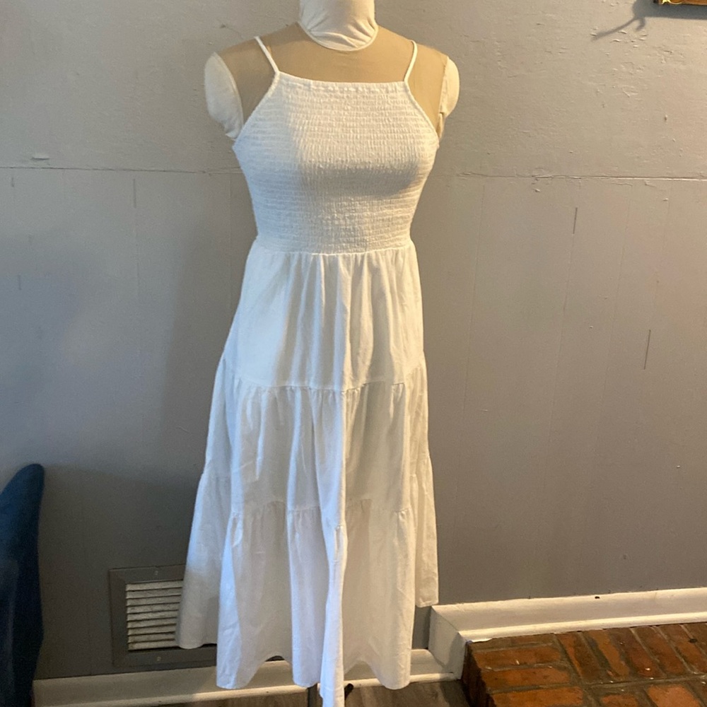 Universal thread size S white dress